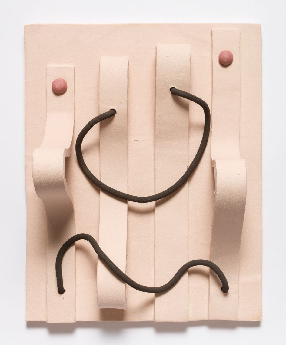 Jonathan Baldock, Maske XVII, 2019, ceramic, 31 x 35 cm. Copyright Jonathan Baldock. Courtesy of the artist and Stephen Friedman Gallery, London