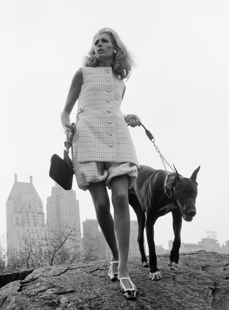 Isa Stoppi at Central Park for Harpe’s (sic) Bazaar, New York, 1966 © Ministère de la Culture - France / A.A.J.H.L