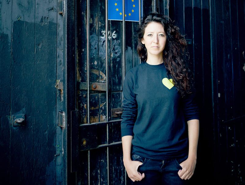 كيف حوَّلت الفنانة سارة بوريس رسالةً إلكترونيةً بسيطةً إلى كتابٍ من النوايا الجماعية