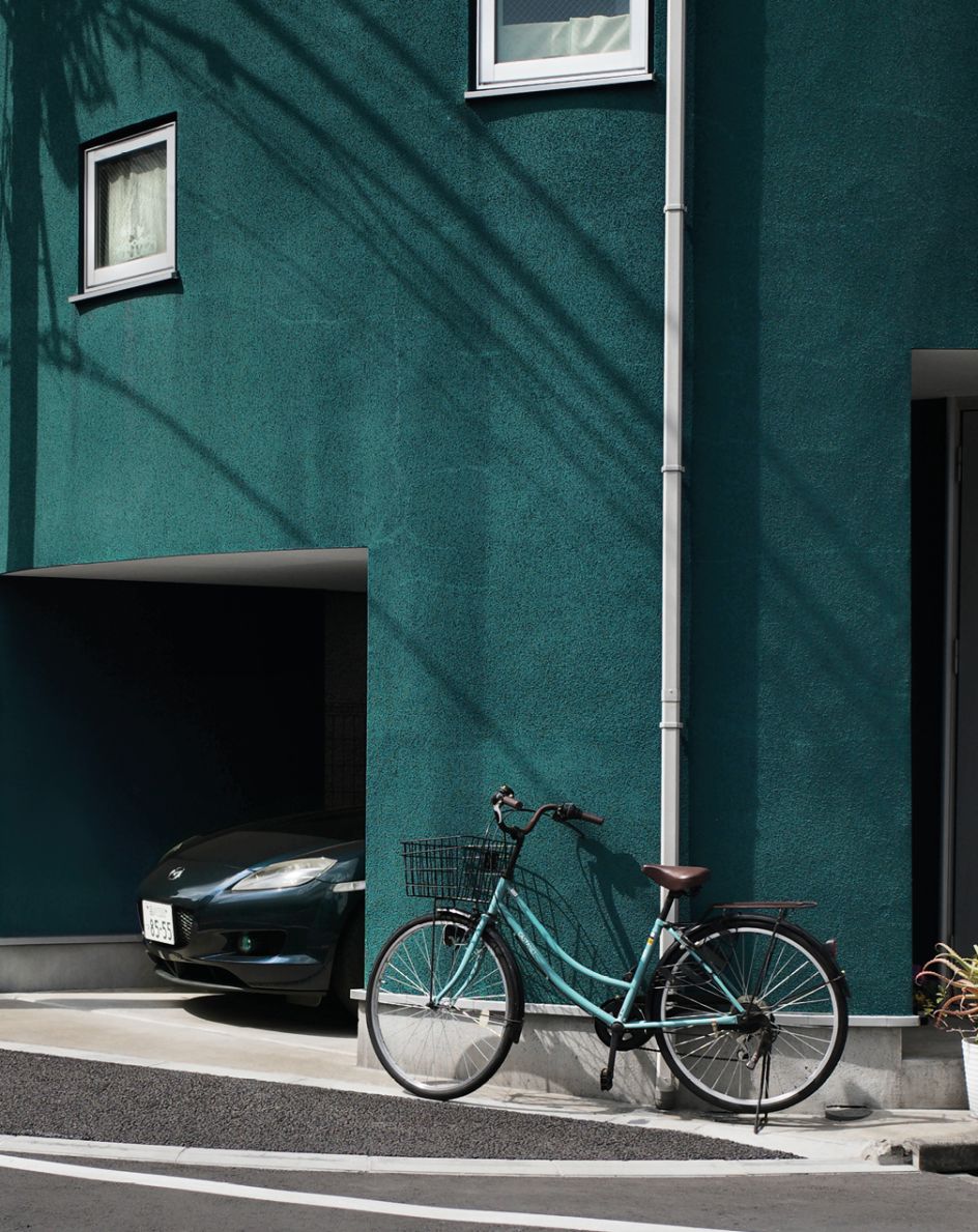 From the series, Camouflaged Cars of Tokyo © Alice Ishiguro Tosey