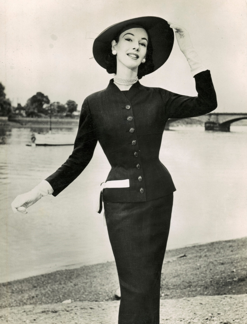 フィフティーズ　ファッション　COLLECTING THE 1950S Glamour of the 1950s captured in stunning exhibition at the Lady