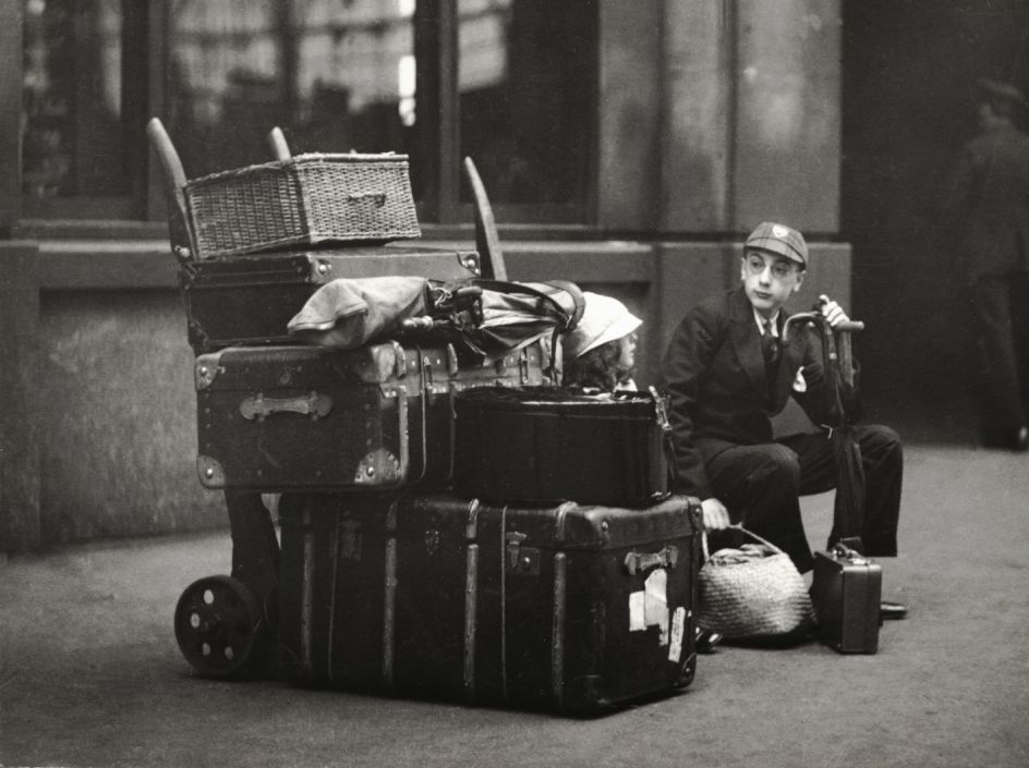 School boy with luggage, Paddington Station, London, 1933, © Emil Otto Hoppe