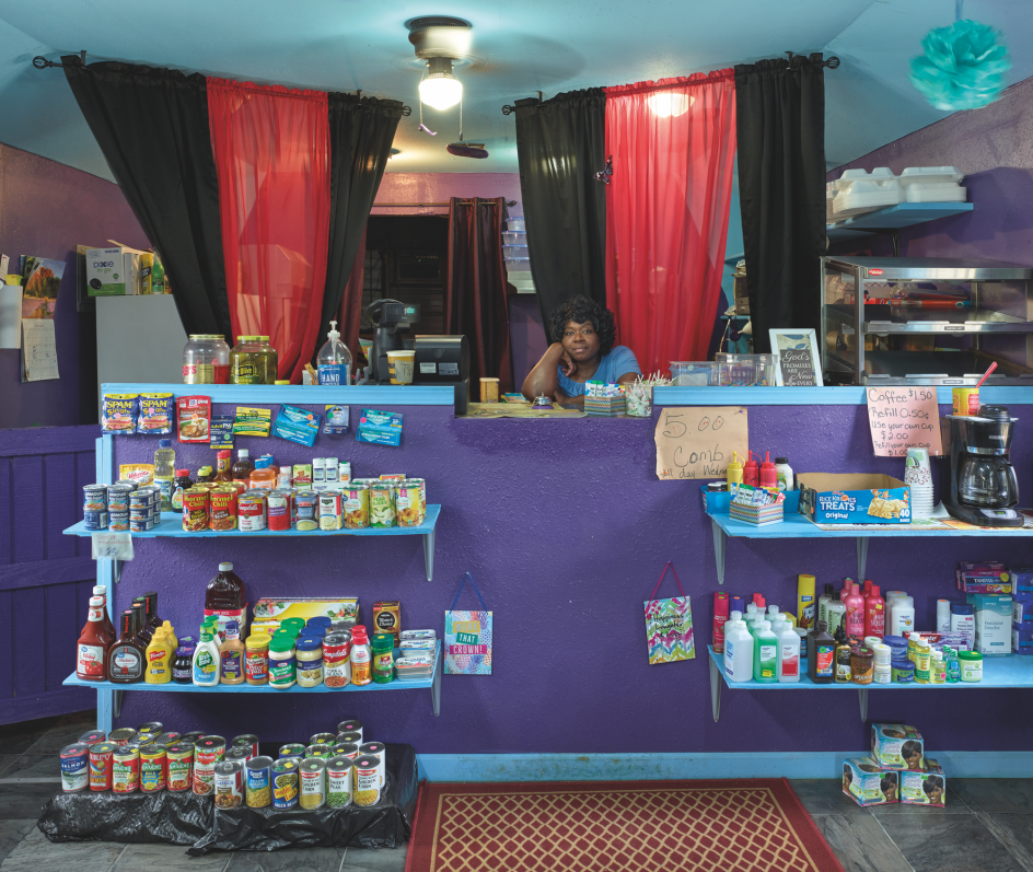 Yolanda Walker at The Purple Bowl, Pink Bottom © Andrew Moore, from Blue Alabama