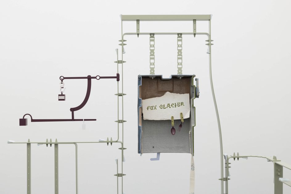 Magali Reus, Hwael (The Flat), 2017. © Magali Reus. Courtesy The Approach, London. Photo: Plastiques.