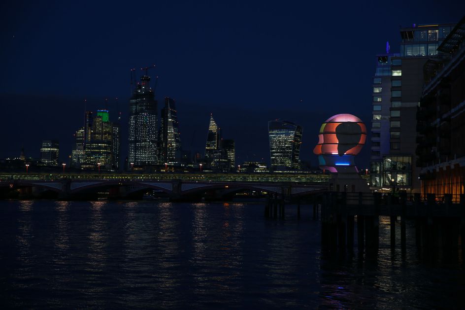 Head Above Water by Steuart Padwick. © Getty Images