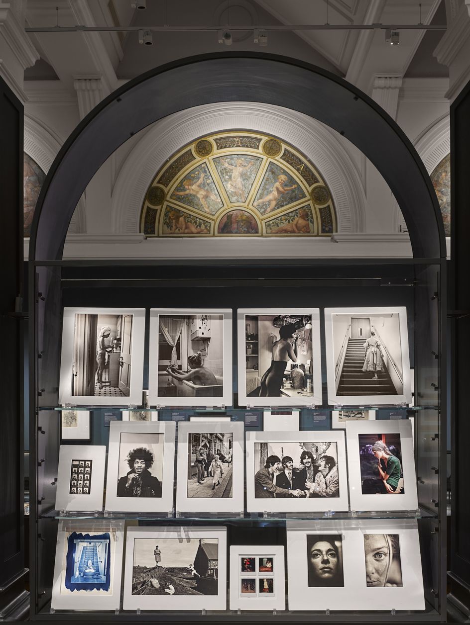 V&A Photography Centre – bespoke case displaying photographs by Linda McCartney and Mary McCartney, Gallery 101 © Will Pryce