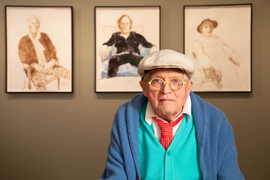 David Hockney with new drawings in David Hockney: Drawing from Life © David Parry and National Portrait Gallery