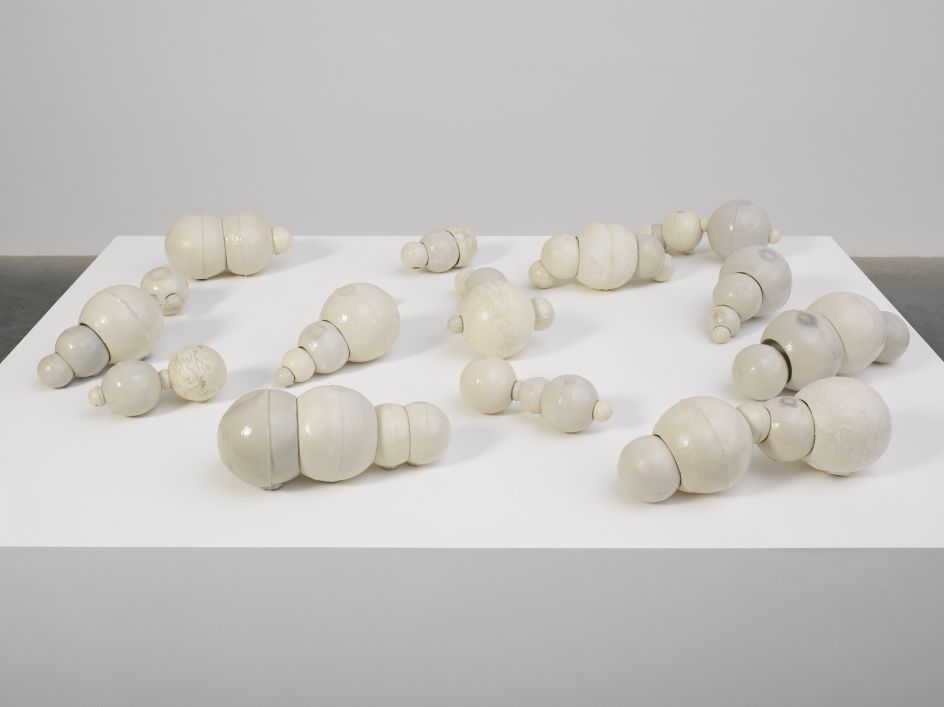 Damián Ortega, Copulation 2017. Fired glazed high temperatura glazed clay. Overall dimensions variable. © Damián Ortega. Photo © White Cube (George Darrell)