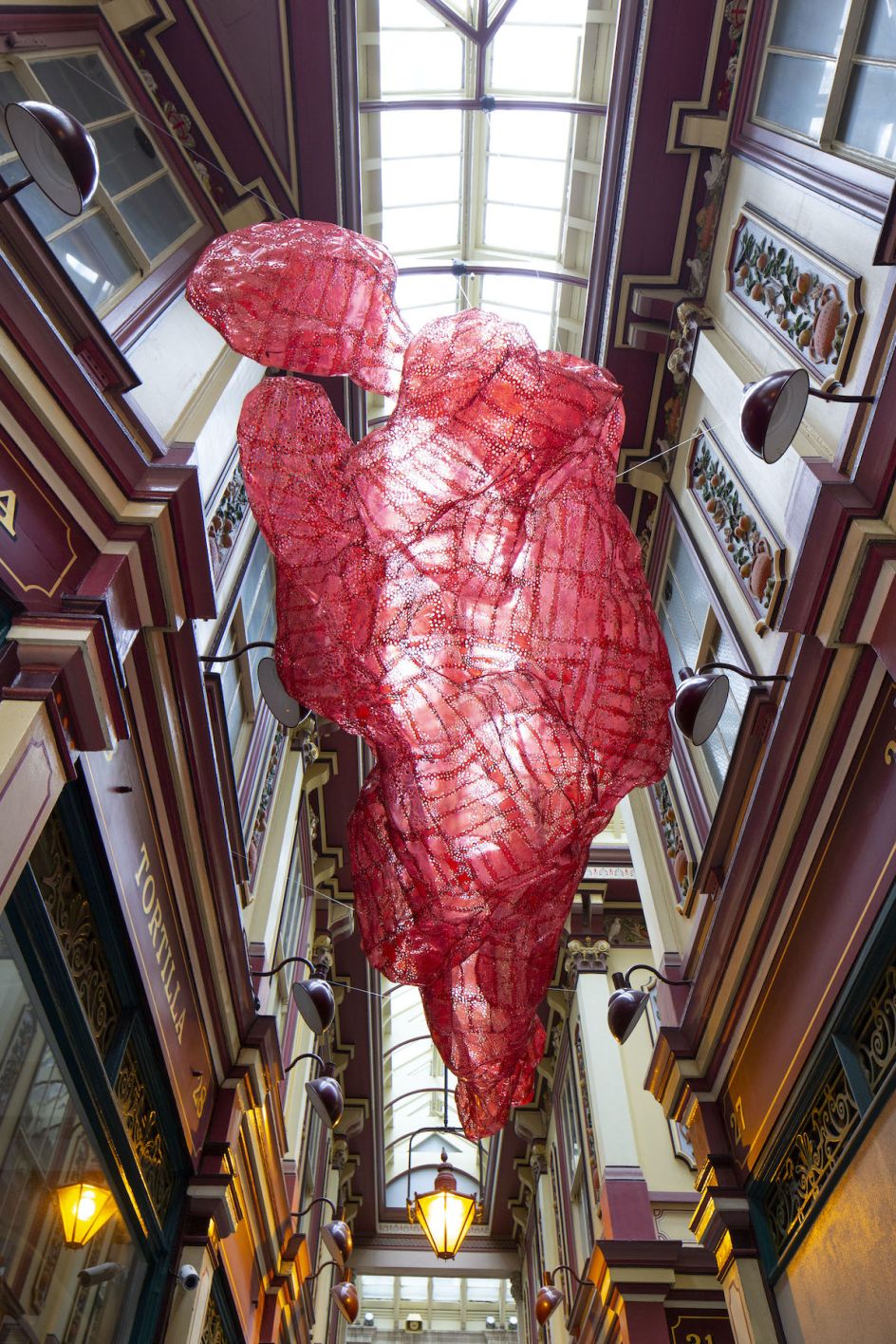 Tatiana Wolska, Untitled (2021). Copyright the artist, courtesy of l’étrangère and Irène Laub Gallery. Photo: © Nick Turpin