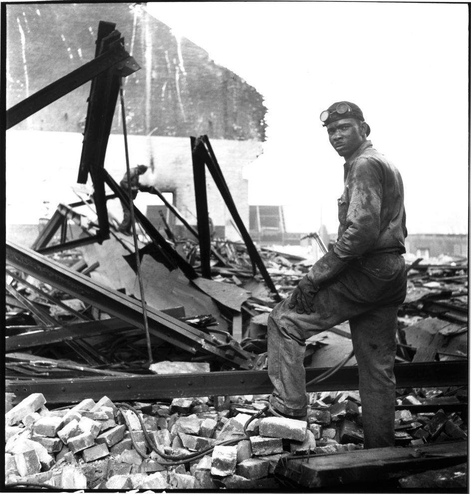 Workman on wrecking project at The Point Pittsburgh 1950 © Elliott Erwitt / Magnum Photos Courtesy: Carnegie Library of Pittsburgh