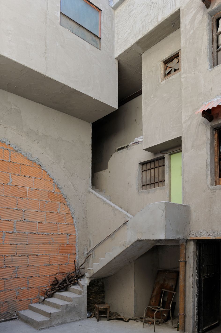 Mike Nelson, I, IMPOSTOR, 2011. Installation view, British Pavilion, 54th Venice Biennale, Venice, 2011. Commissioned by the British Council. Photo: Cristiano Corte. Courtesy the artist and 303 Gallery, New York; Galleria Franco Noero, Turin; Matt’s Gallery, London; and neugerriemschneider, Berlin