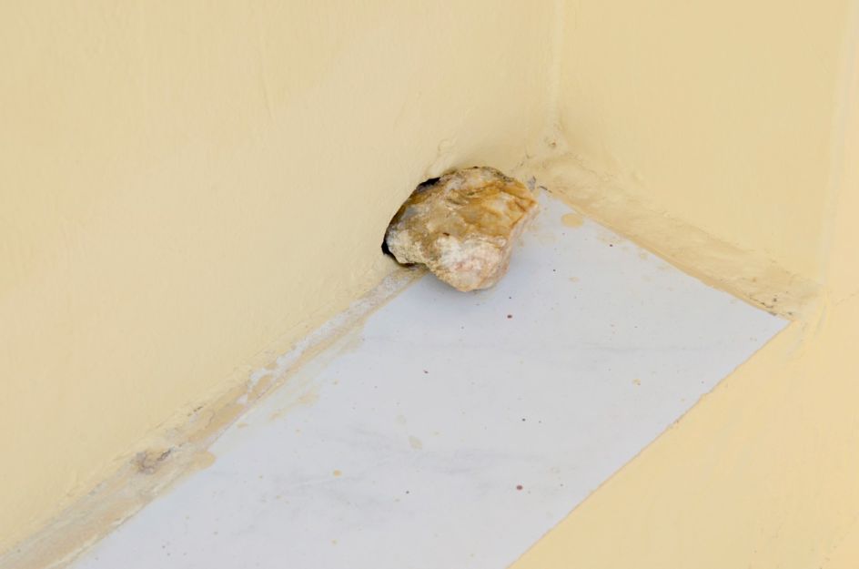 Alexis Vasilikos, Balancing Act, courtesy of CAN Christina Androulidaki Gallery