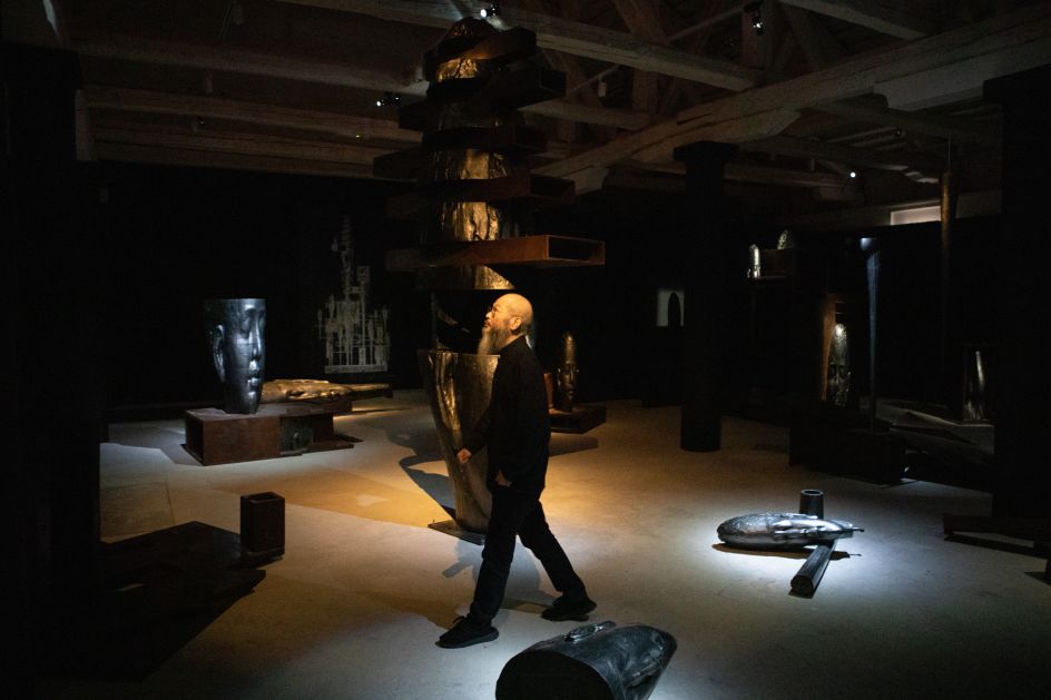 Wallace Chan Totem exhibition at Fondaco Marcello © Massimo Pistore