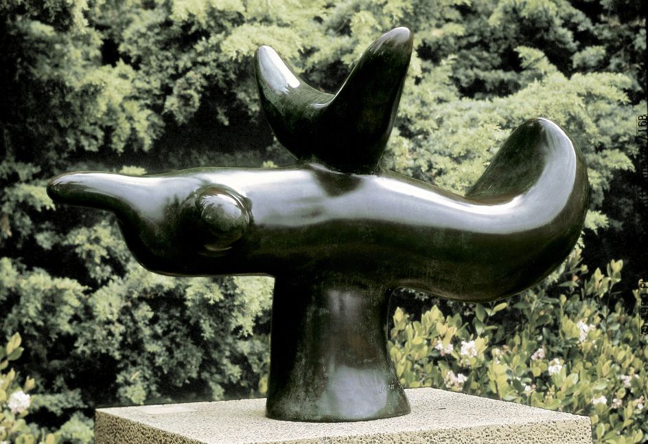 JOAN MIRÓ Oiseau solaire, 1966 120 x 180 x 102 cm Bronze Successió Miró. Deposited in the Fundació Pilar i Joan Miró a Mallorca. ©Successió Miró 2018