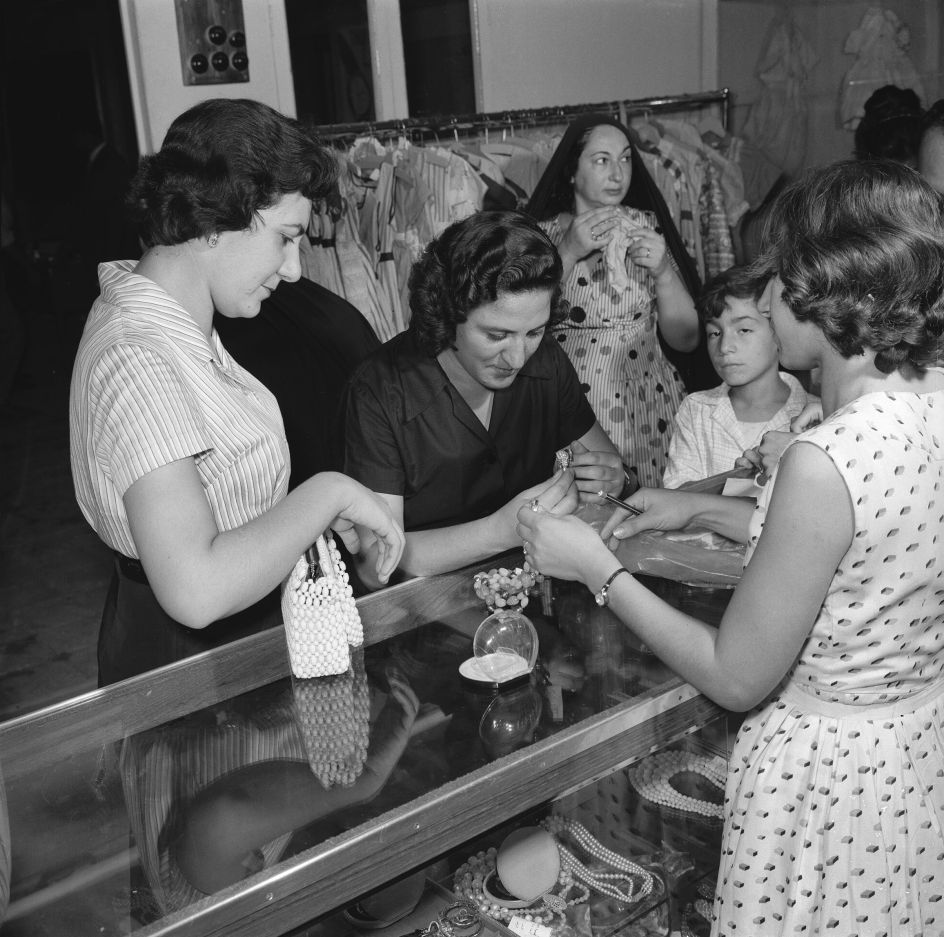Shopping in Baghdad | © Latif Al Ani