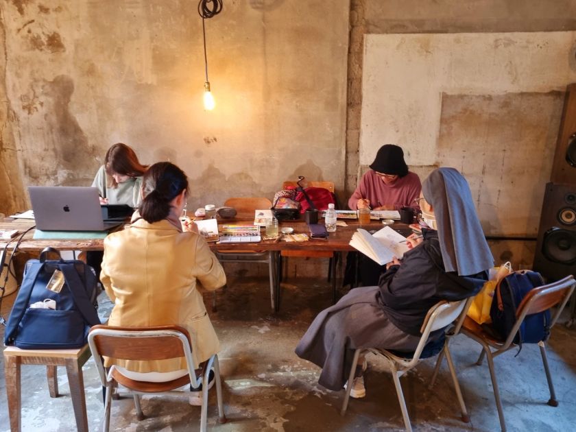 Illustrator Léon Moh-Cah on how she connected to people around the world with her sketchbook