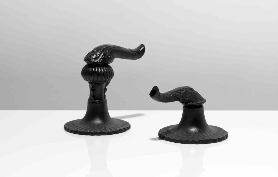 Matt Smith, A 31 Note Lovesong, detail, 2016, black porcelain and black Parianware, photography Sylvain Deleu (5)