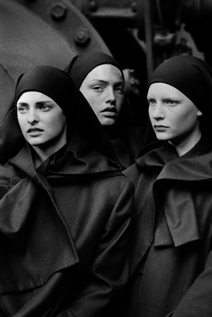 Linda Evangelista, Michaela Bercu & Kirsten Owen, Pont-à-Mousson, 1988 © Peter Lindbergh. Courtesy of Peter Lindbergh, Paris