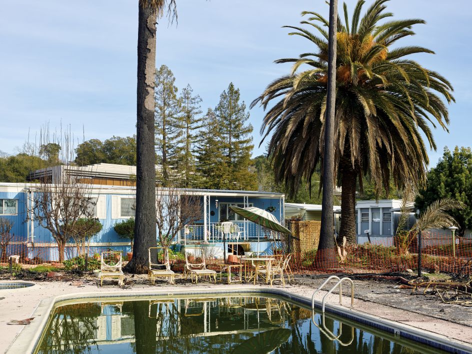 Aftermath of the Tubbs fire. Journey’s End Mobile Home Park, Santa Rosa, California 01.2018 © Mark Power / Magnum Photos