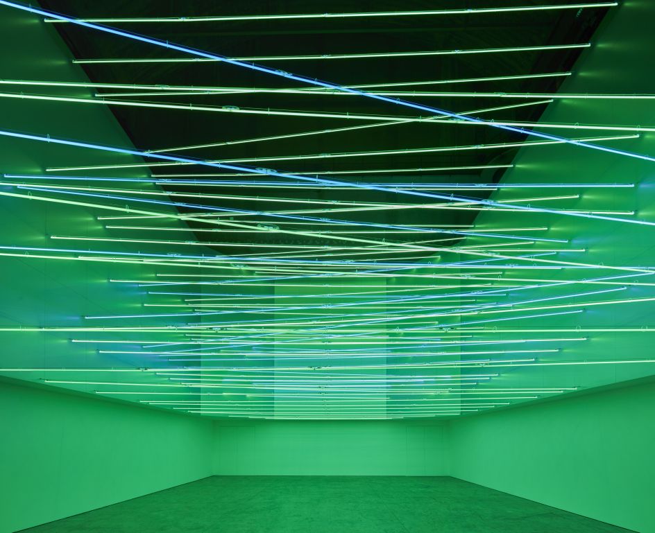 Lucio Fontana, Fonti di energia, soffitto al neon per “Italia 61”, a Torino, 1961/2017, installation view at Pirelli HangarBicocca, Milan, 2017. Courtesy Pirelli HangarBicocca, Milan. ©Fondazione Lucio Fontana Photo: Agostino Osio