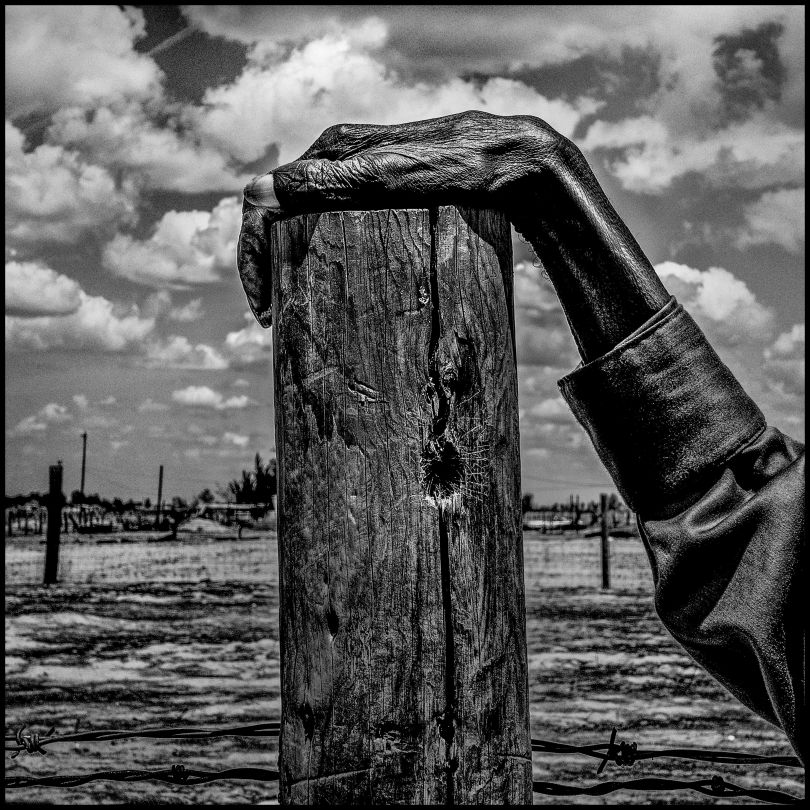 Fence post. Allensworth has a population of 471 and 54% live below the poverty level. USA. Allensworth, California. 2014. © Matt Black/Magnum Photos