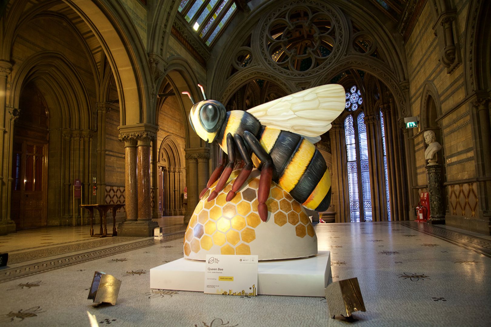 Bee in the City Manchester set to eighty giant honey bee