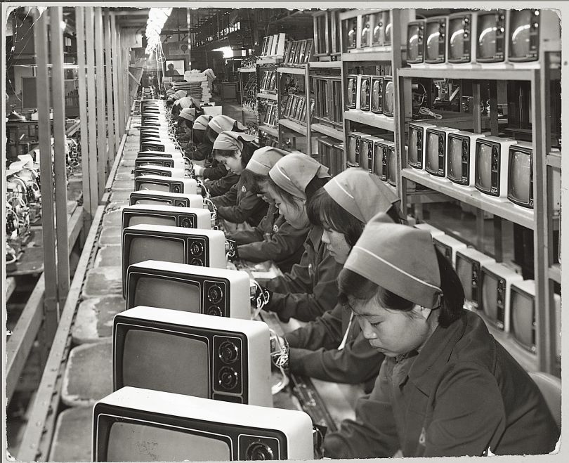 Samsung Electronics’ TV production line, 1970s. Courtesy of the Samsung Innovation Museum