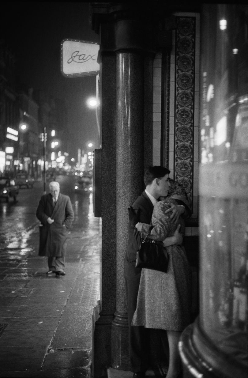 Oxford Street, London 1960 © Philip Jones Griffiths / Magnum Photos