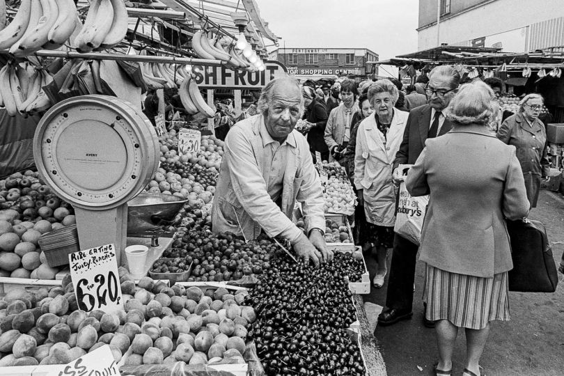 Ridley Road Market, 1981 © Neil Martinson