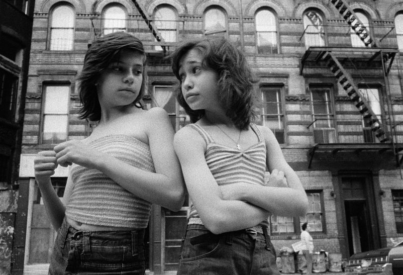 Dee and Lisa on Mott Street, Little Italy, New York, 1976 © Susan Meiselas/ Magnum Photos