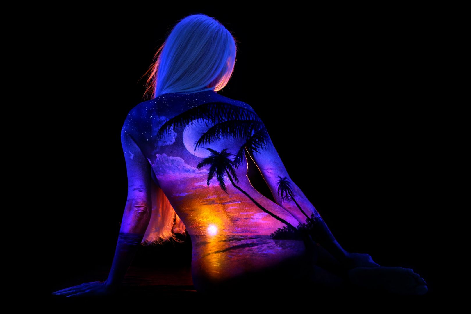 Bodyscapes Black light body painting that beautifully glows in the