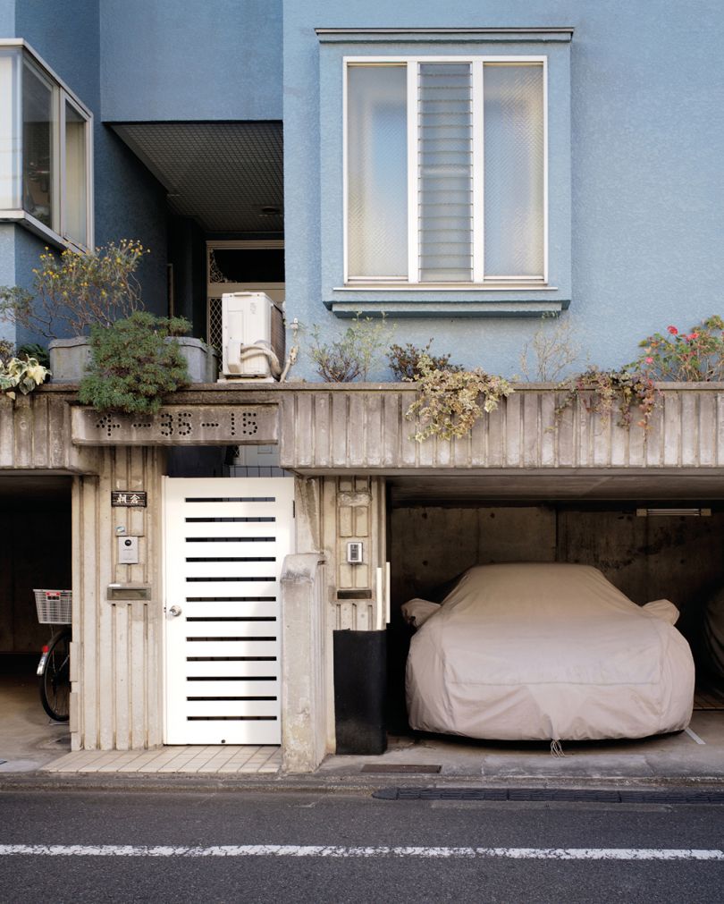 From the series, Camouflaged Cars of Tokyo © Alice Ishiguro Tosey