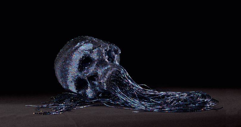 Jim Skull, Untitled, 2009, papier maché, perles de verre 1930, 90 cm, Photo C.Lebedinsky