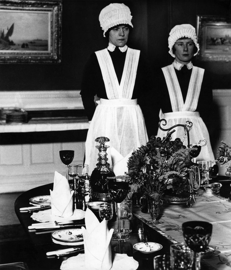 Parloumaid and Under-Parlourmaid ready to serve dinner, 1936 © Bill Brandt