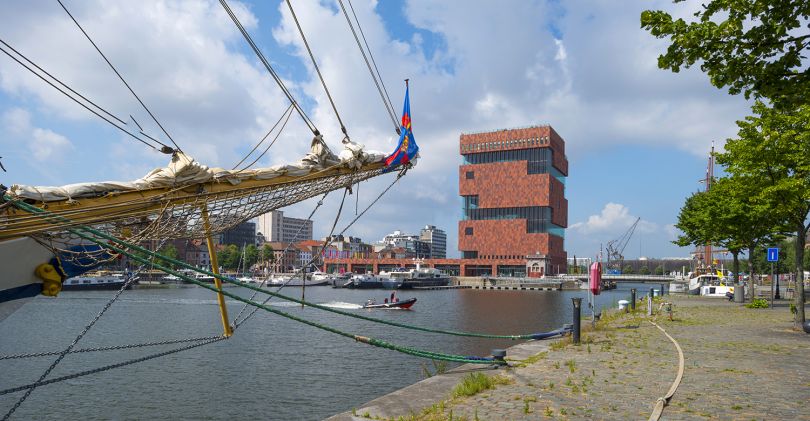 Port of Antwerp in sunlight in summer, Adobe Stock