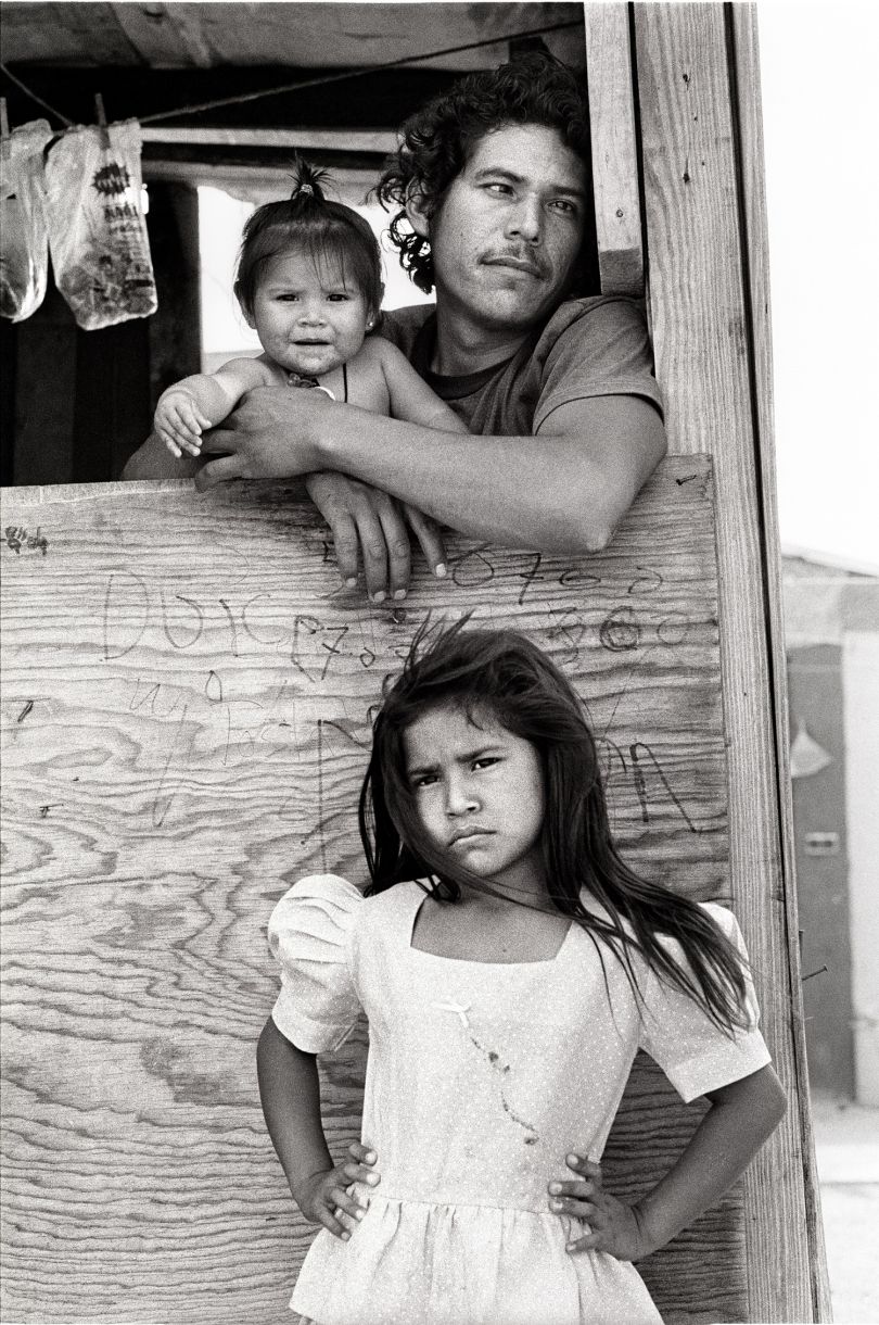 Laura Wilson, Child with Father and Sister, Colonia, Nuevo Laredo Mexico, April 19, 1993