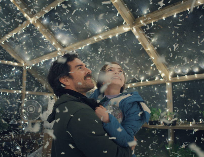 Kegembiraan Dibuat: Iklan Natal bola salju Amazon adalah kesibukan kebahagiaan yang meriah