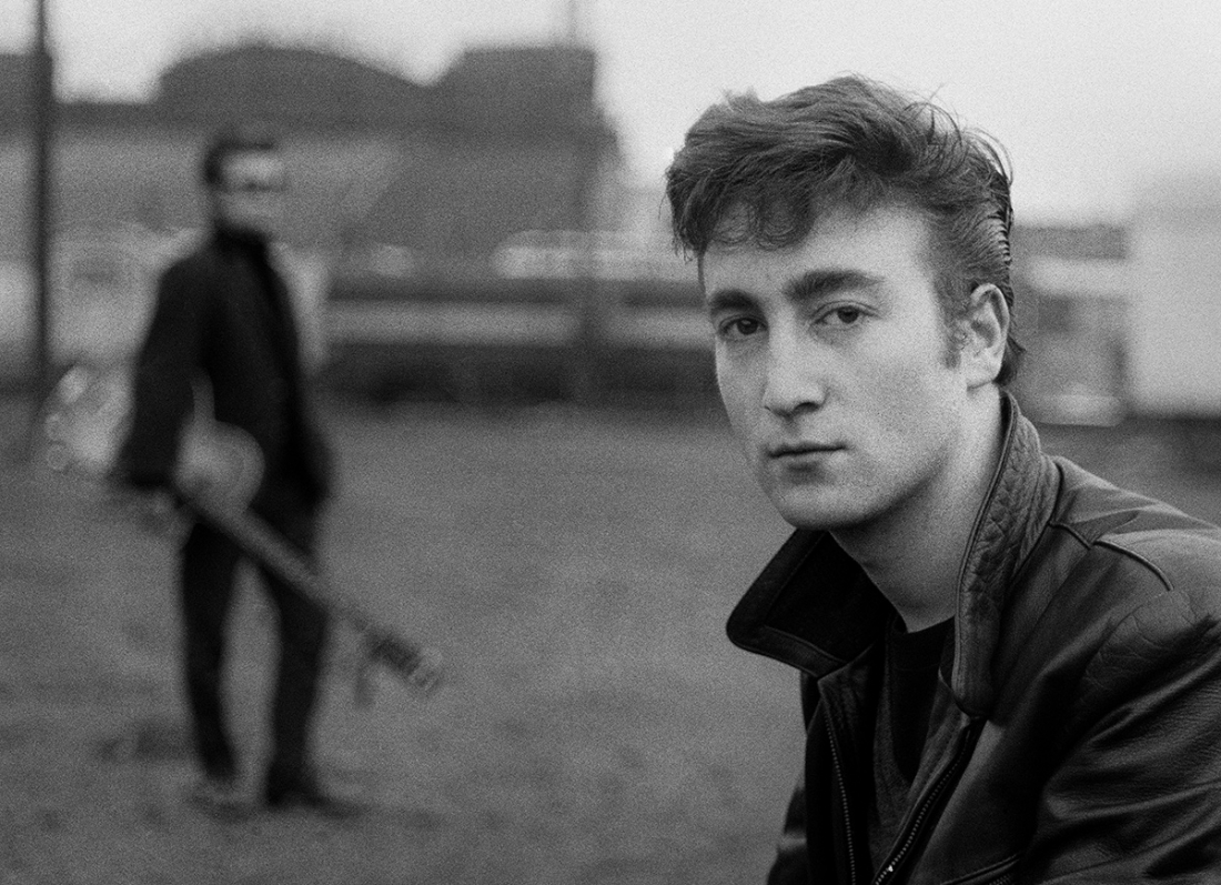 Astrid Kirchherr, John Lennon y Stuart Sutcliffe en el recinto ferial, 1960