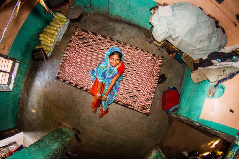 Asha, housewife in Bamansemilya, India - room #348