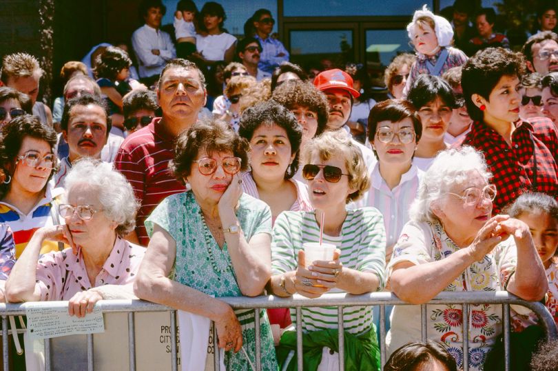 Crowd Waiting, 1986 © Janet Delaney