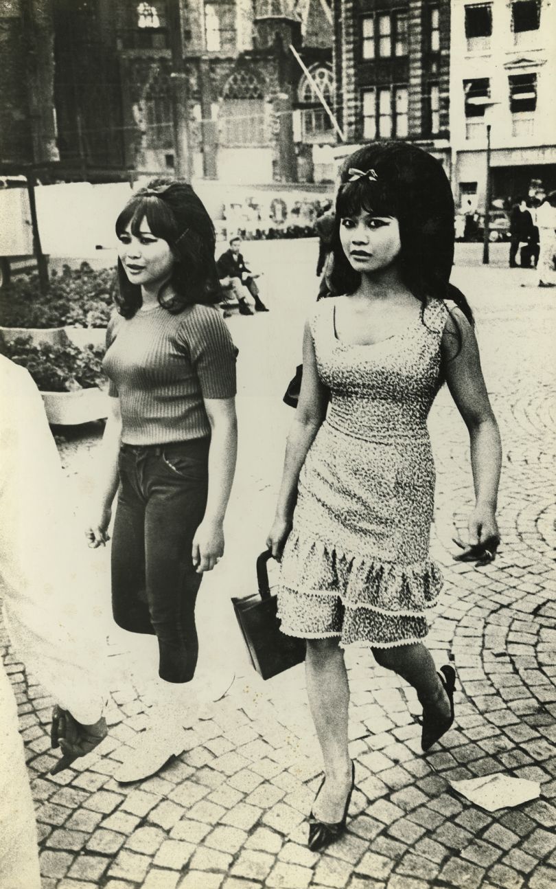 Damplatz, Amsterdam, 1966. All images copyright Ed van der Elsken, courtesy of Howard Greenberg Gallery, New York