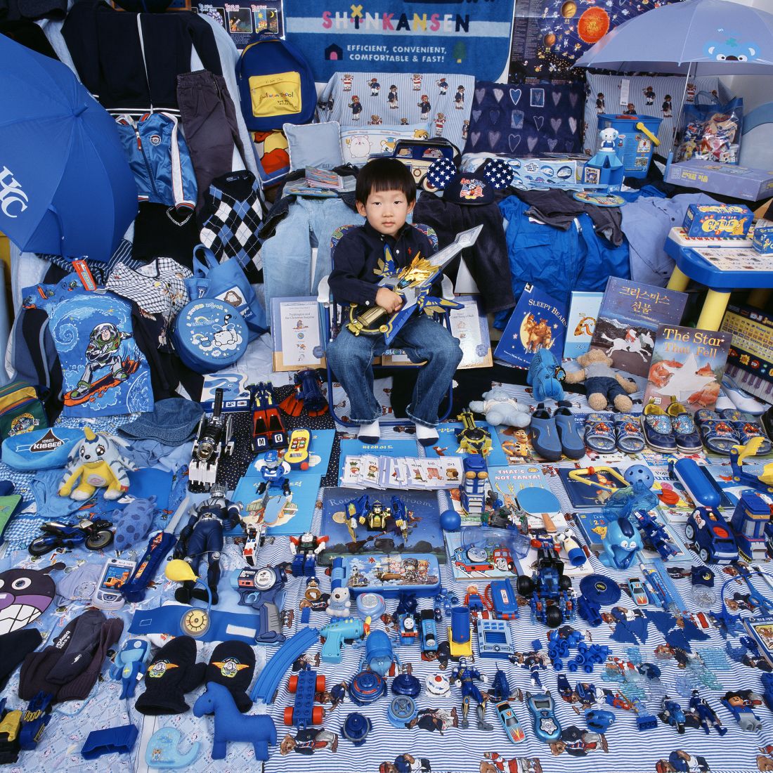 Photographs of Korean and American children in their bedrooms with ...