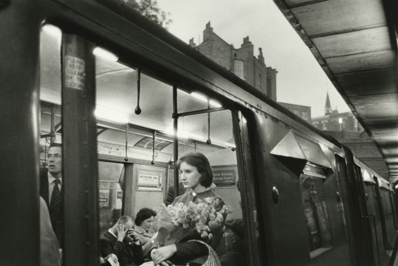 Woman on tube holding flowers, London 1960© Bruce Davidson / Magnum Photos courtesy Howard Greenberg Gallery / Huxley Parlour Gallery