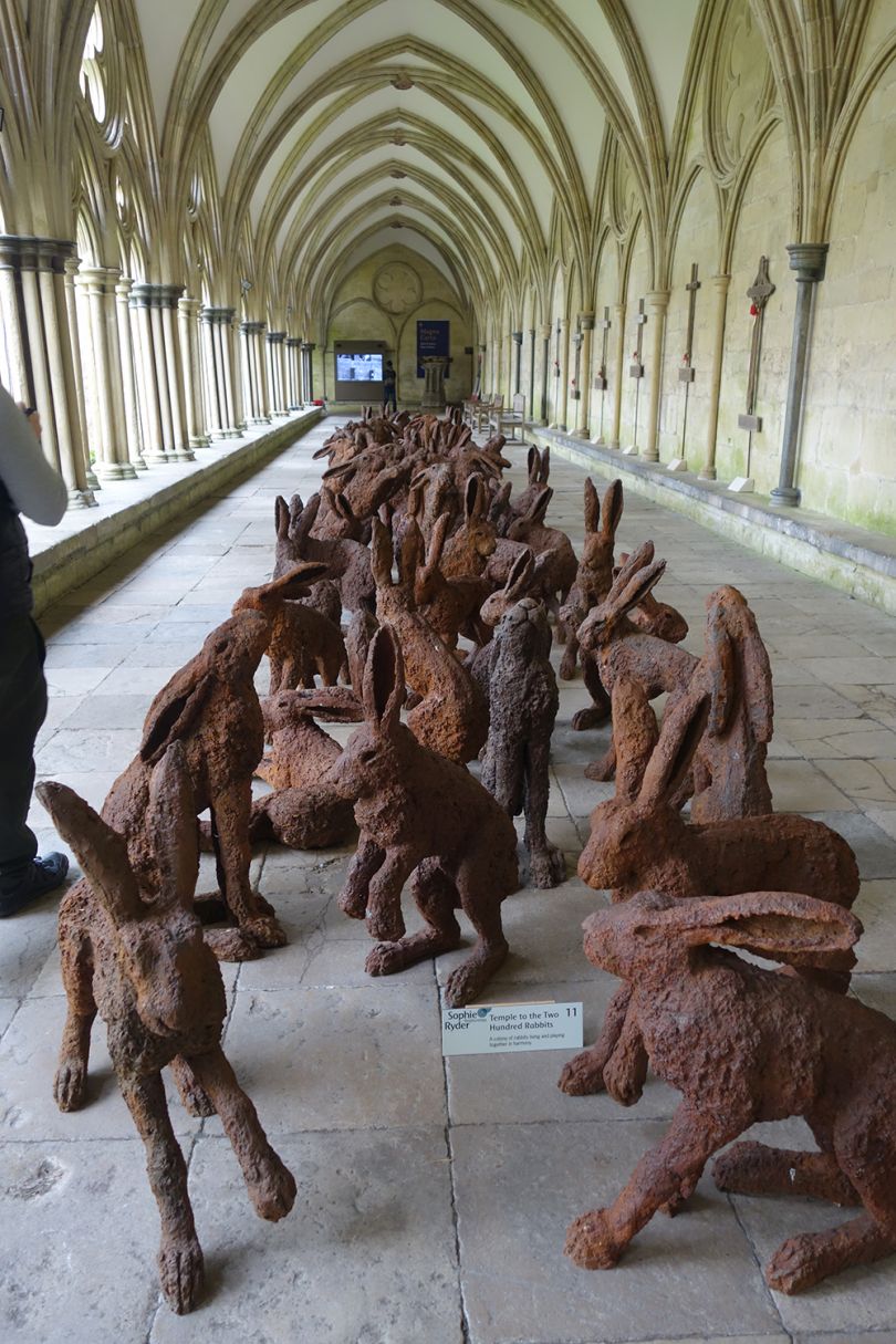 Sophie Ryder, Temple to 200 Rabbits at Salisbury Cathedral. Courtesy of Sophie Ryder
