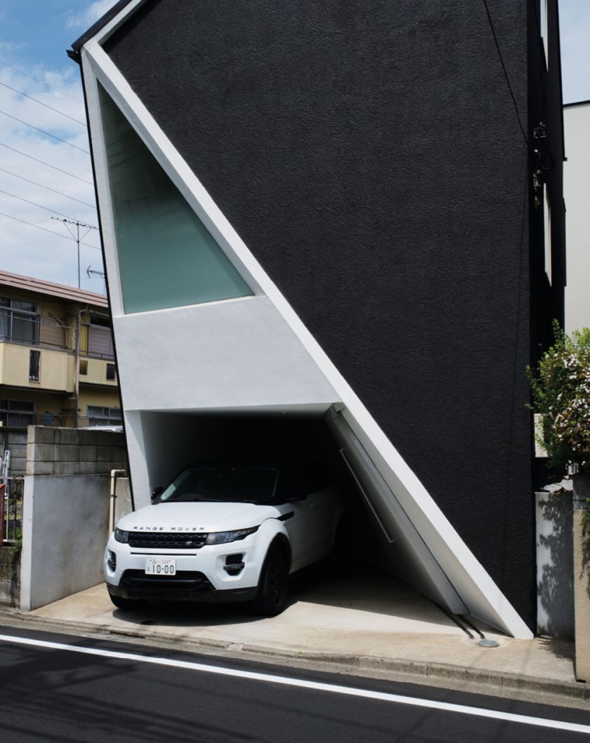 From the series, Camouflaged Cars of Tokyo © Alice Ishiguro Tosey