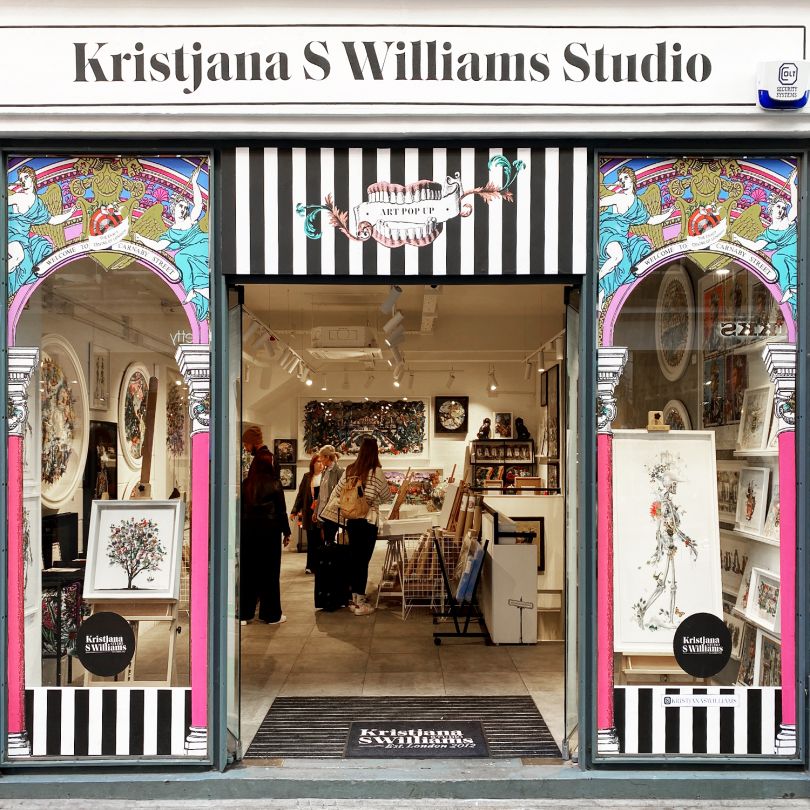 Artis kolase Kristjana S. Williams mengguncang media dengan koleksi barunya yang dibuat secara otomatis