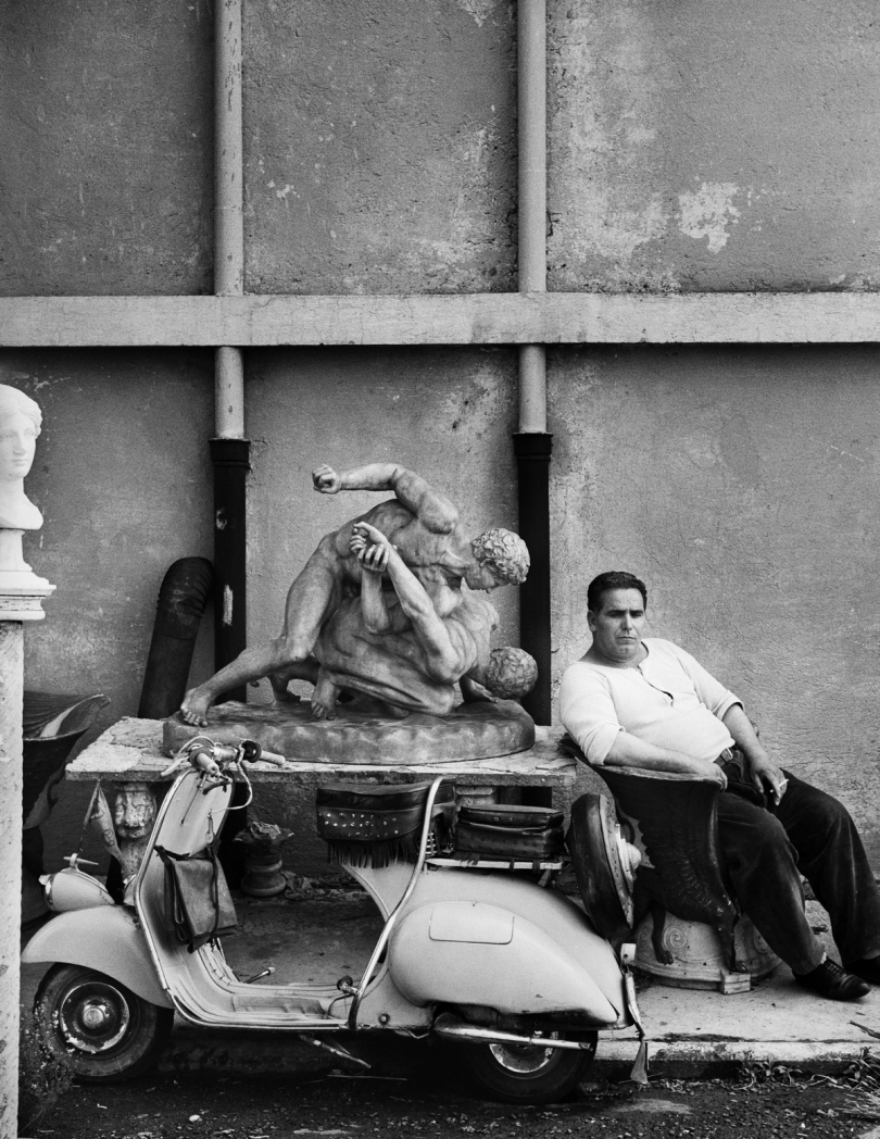 Watchman, Cineccità, Rome, 1956 © William Klein