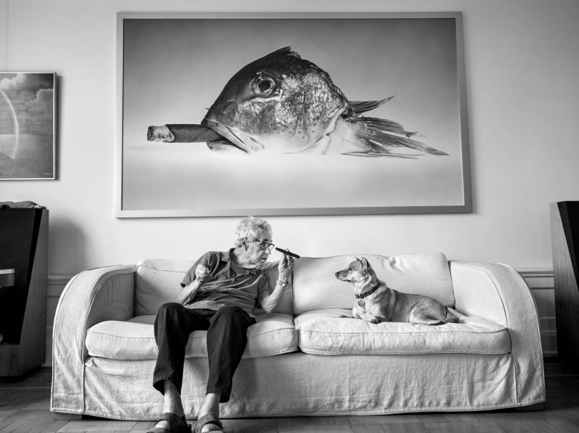 Smoking Fish and Canelo in the living room. New York City, 2017. © Elliott Erwitt / Magnum Photos