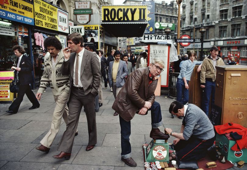 William Klein Shoes polisher, Rocky II, etc, Piccadilly, 1980 © William Klein Courtesy of the artist