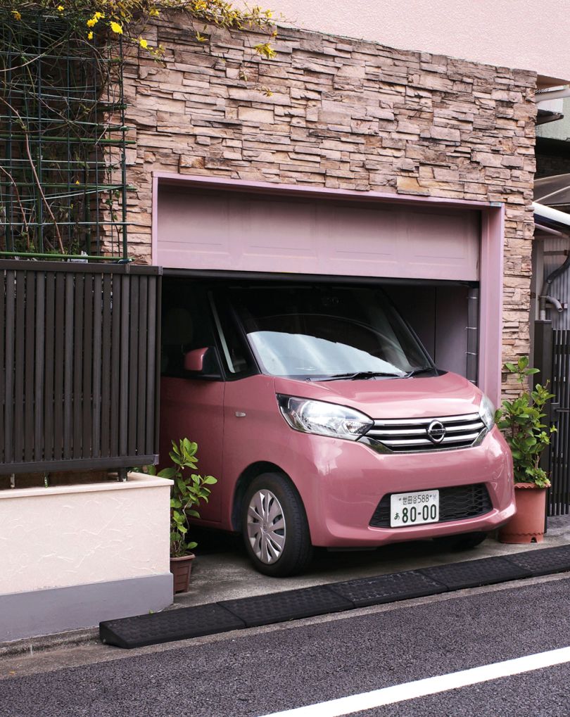 From the series, Camouflaged Cars of Tokyo © Alice Ishiguro Tosey
